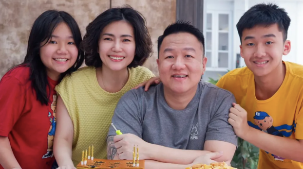 Mom Endang dan keluarga